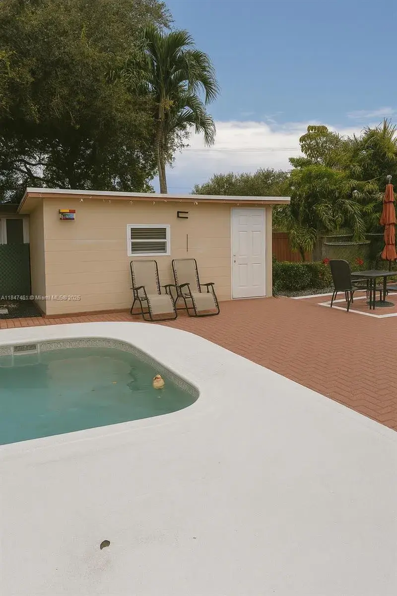 4010 Coral Springs Dr, Coral Springs FL 33065