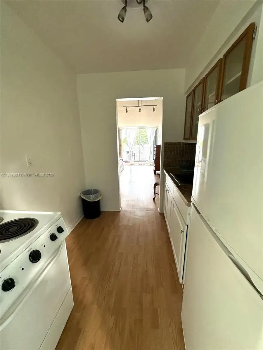 1400 Pennsylvania Ave # 33, Miami Beach FL 33139 photo 2
