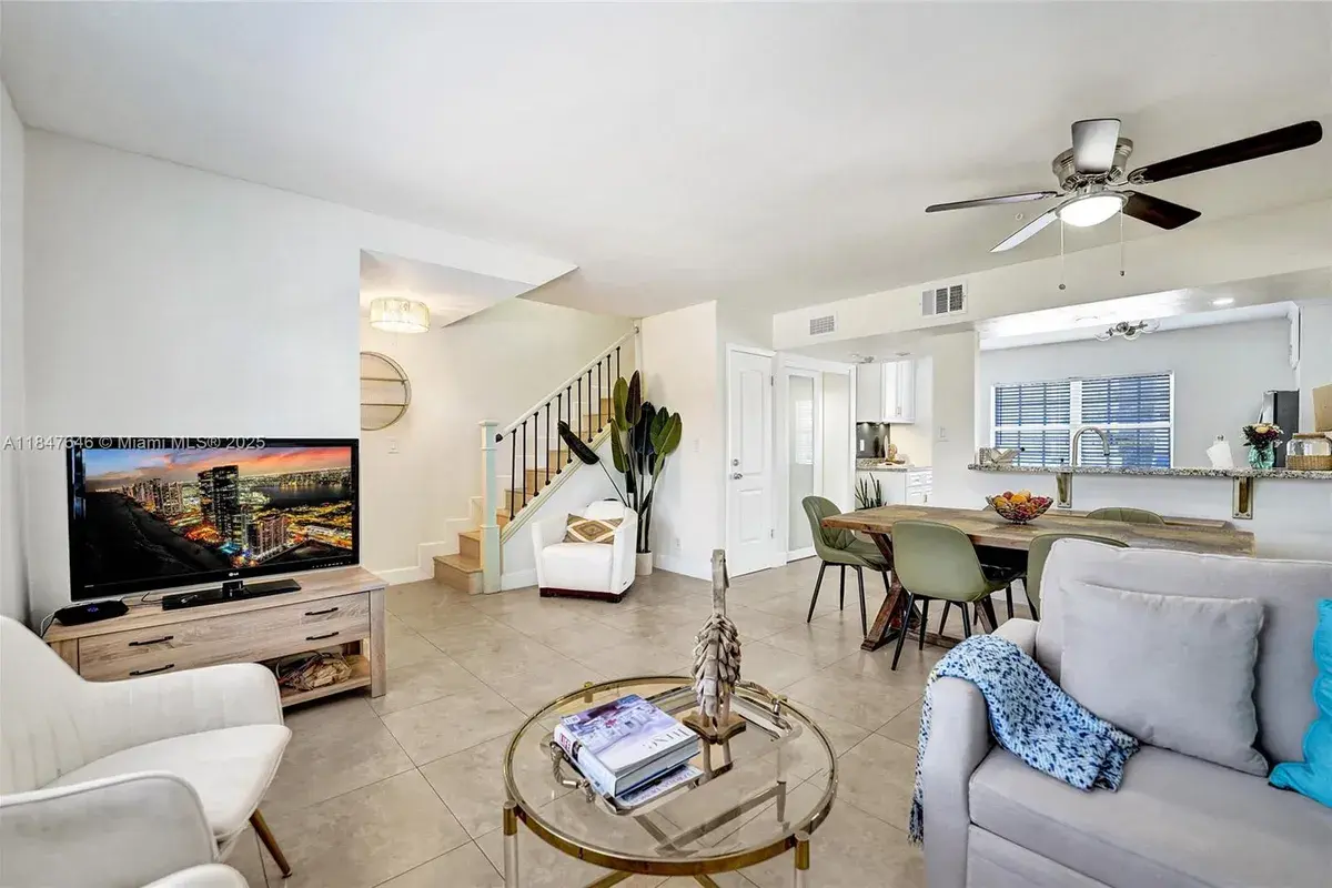 345 Virginia St, Hollywood FL 33019