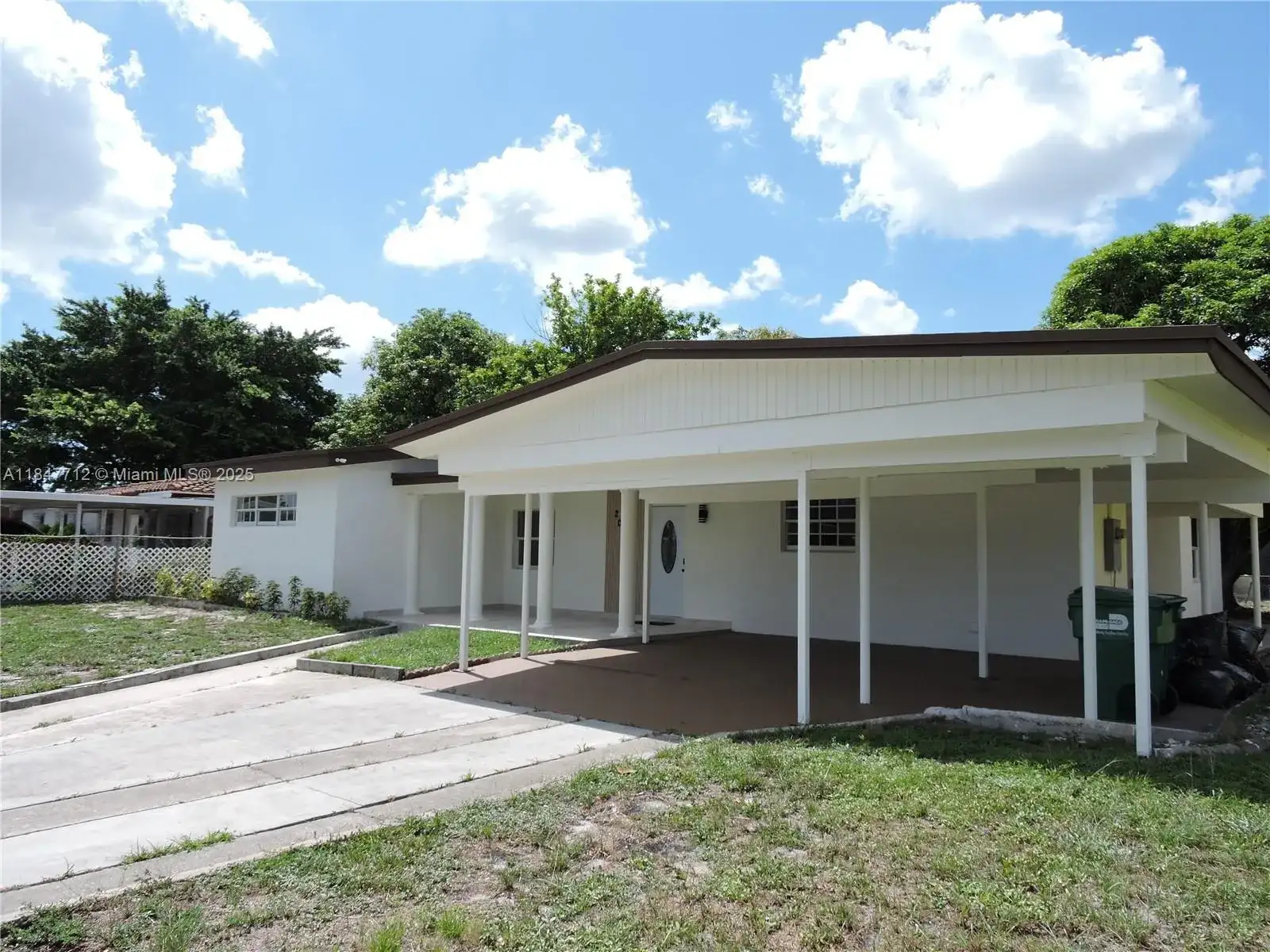 2040 NW 185th Ter, Miami Gardens FL 33056 photo 3