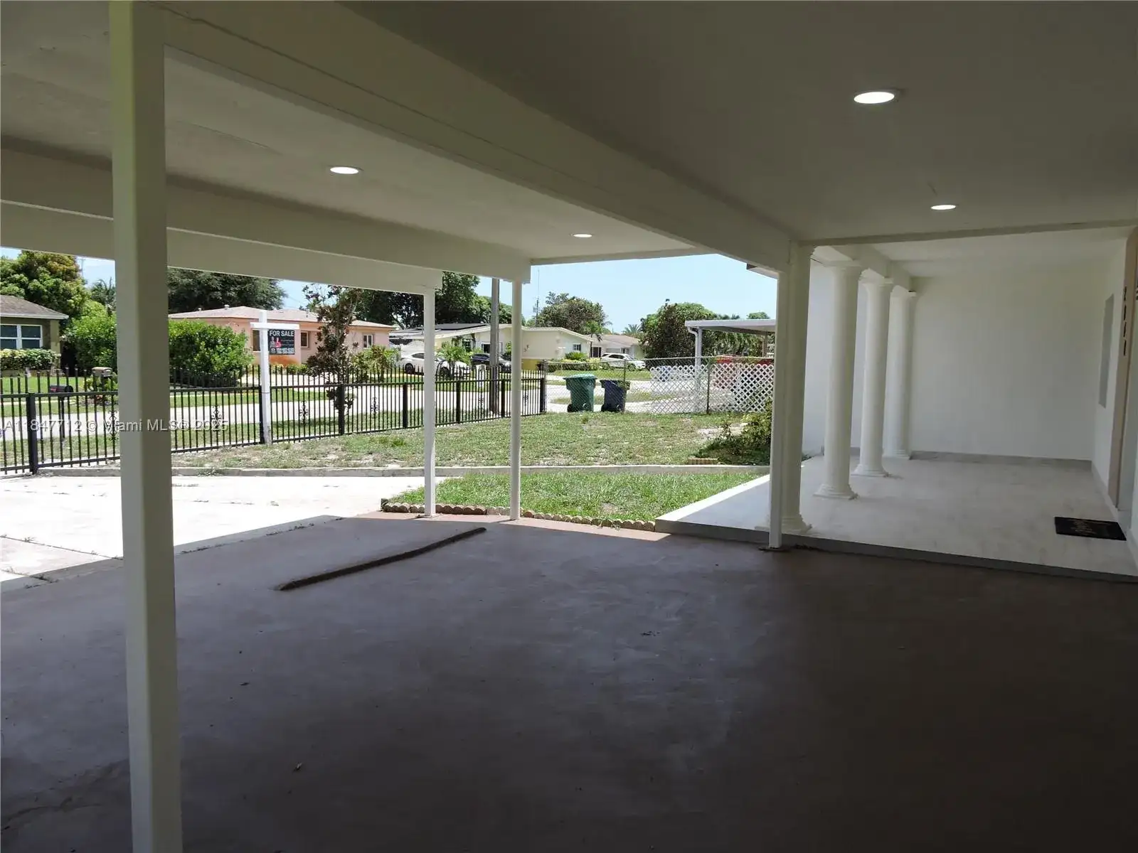 2040 NW 185th Ter, Miami Gardens FL 33056 photo 4