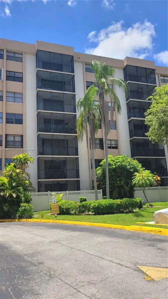 900 NE 195th St # 620, Miami FL 33179 photo 2