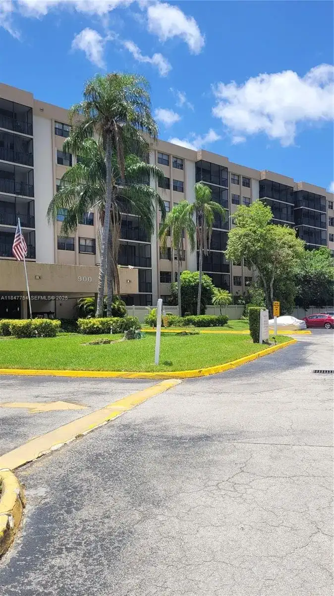 900 NE 195th St # 620, Miami FL 33179 photo 3