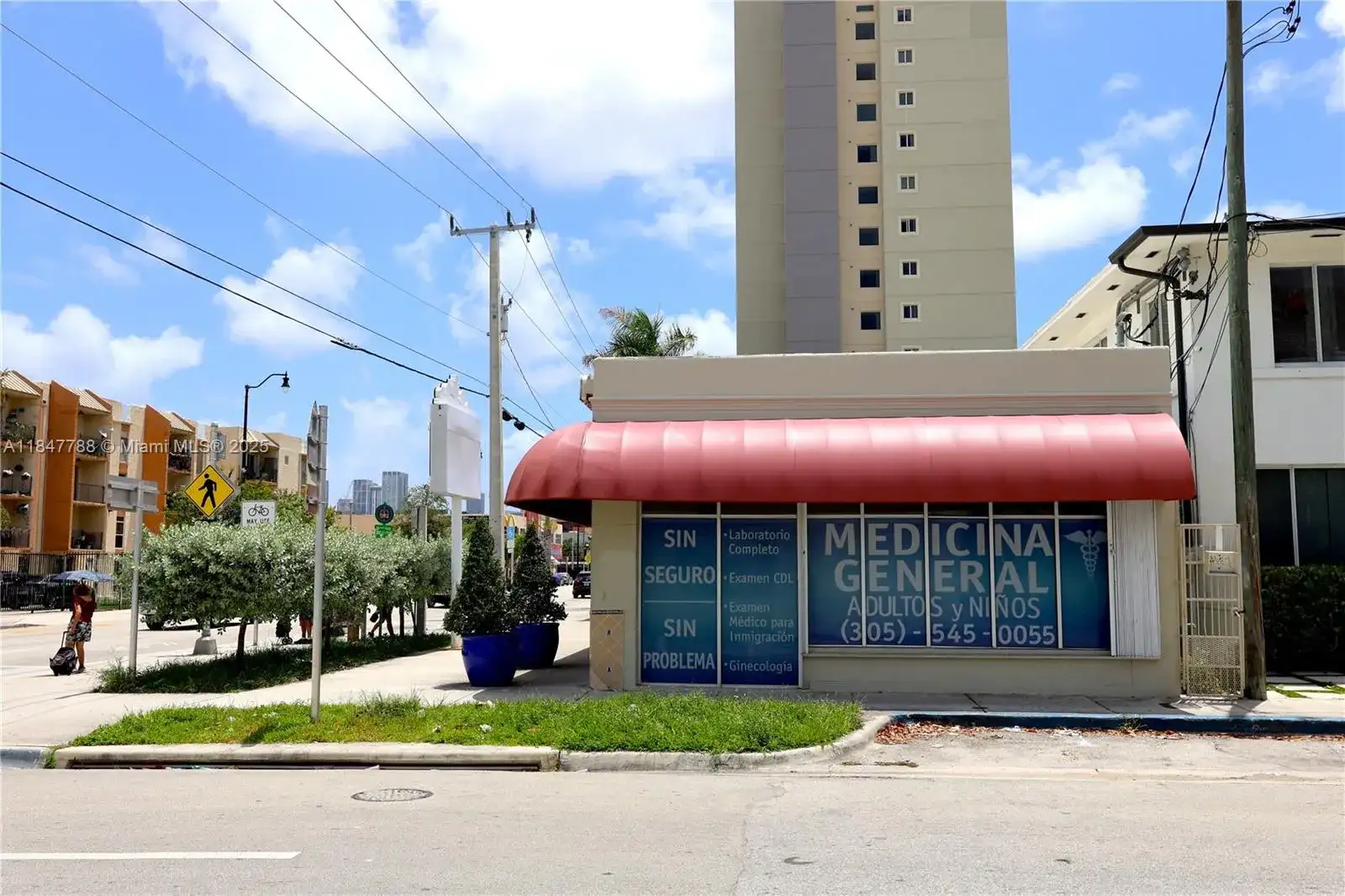 1058 SW 1st St, Miami FL 33130 photo 2