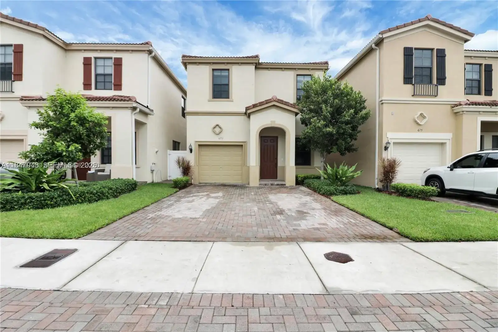 673 NE 191st St, Miami FL 33179 photo 2