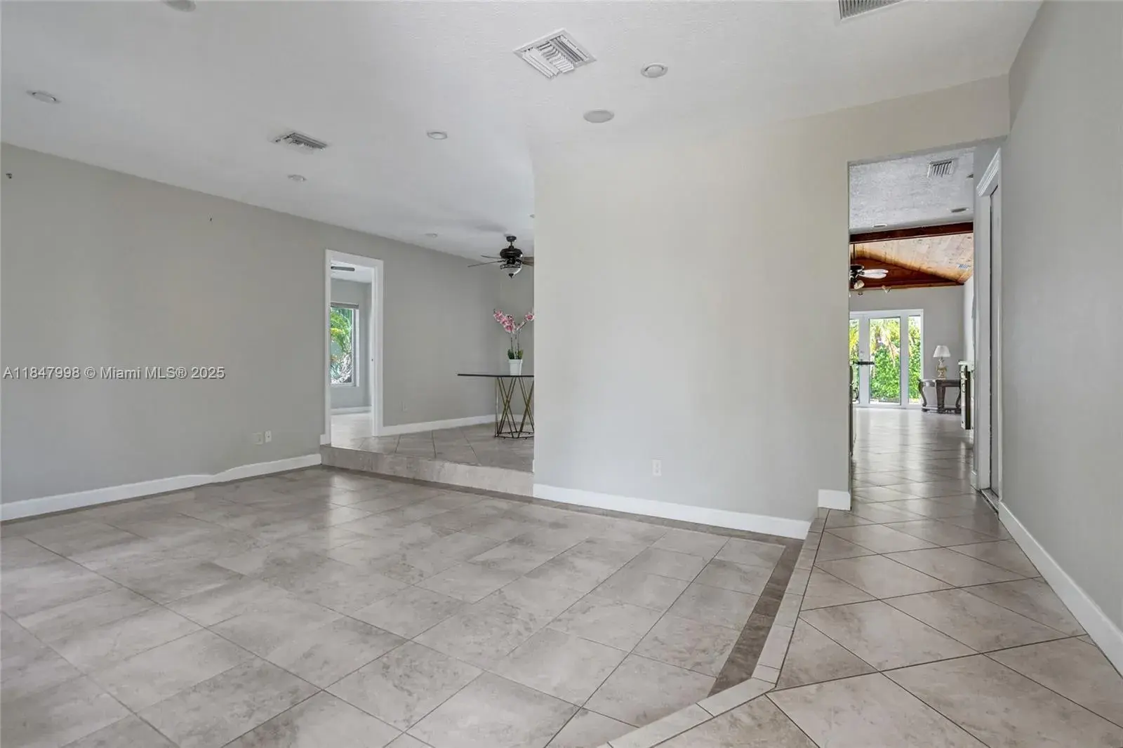 571 SE 11th St, Pompano Beach FL 33060