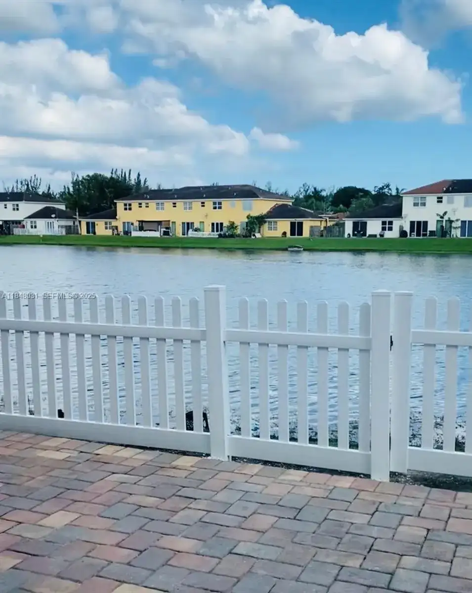 949 NE 42nd Ave, Homestead FL 33033 photo 2