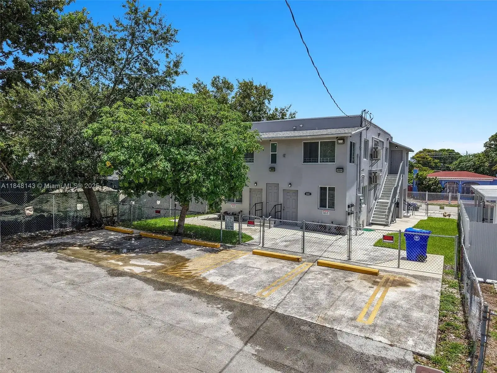 600 NW 25th Ct, Miami FL 33125 photo 2