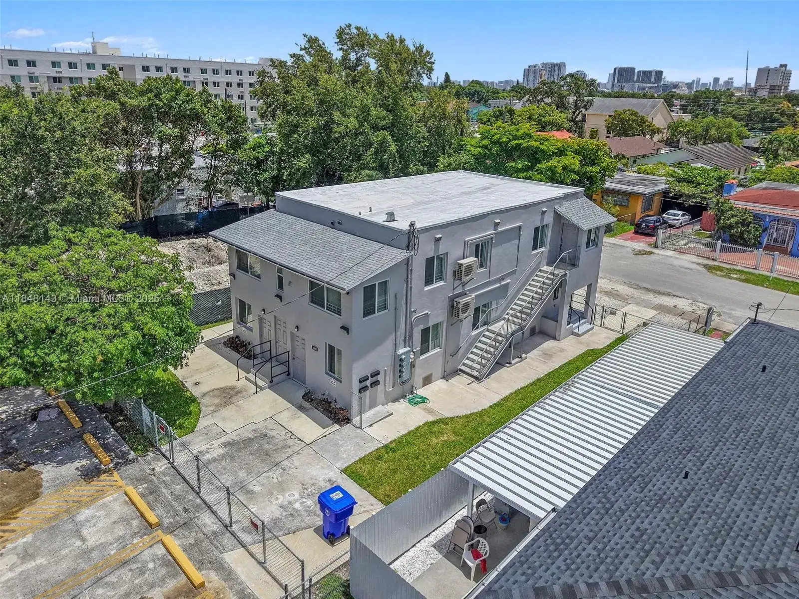 600 NW 25th Ct, Miami FL 33125 photo 3