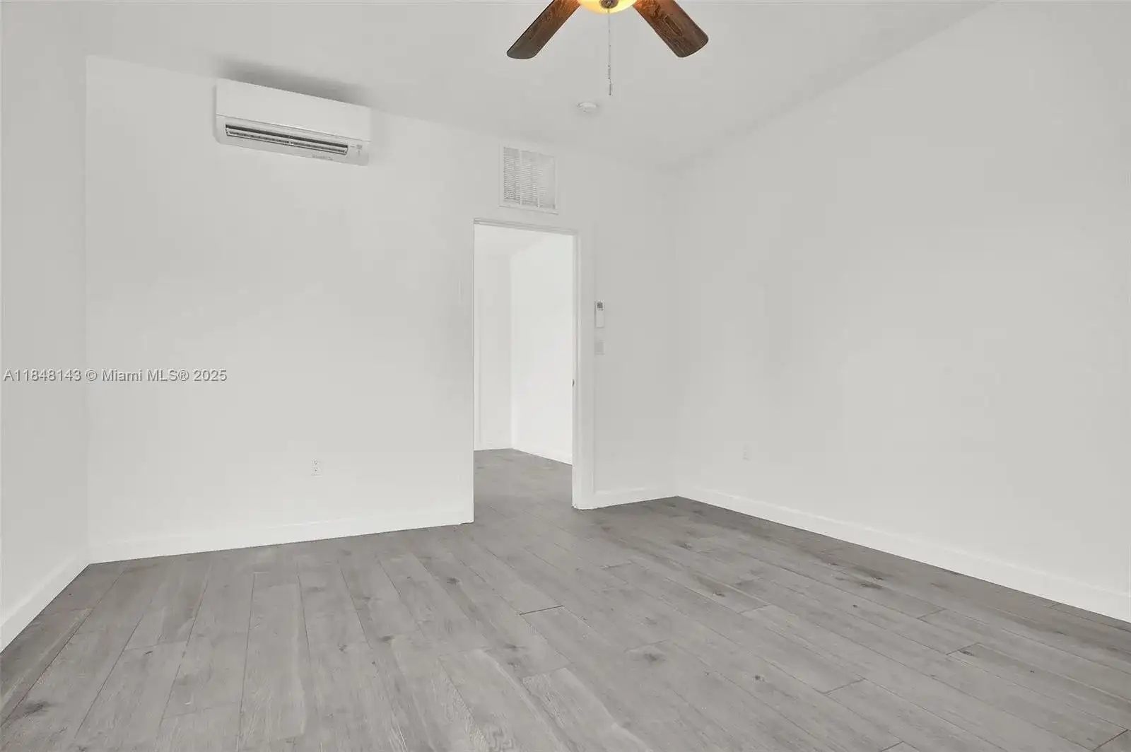 600 NW 25th Ct, Miami FL 33125 photo 5