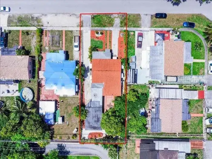 52 E 50th Pl, Hialeah FL 33013 photo 2