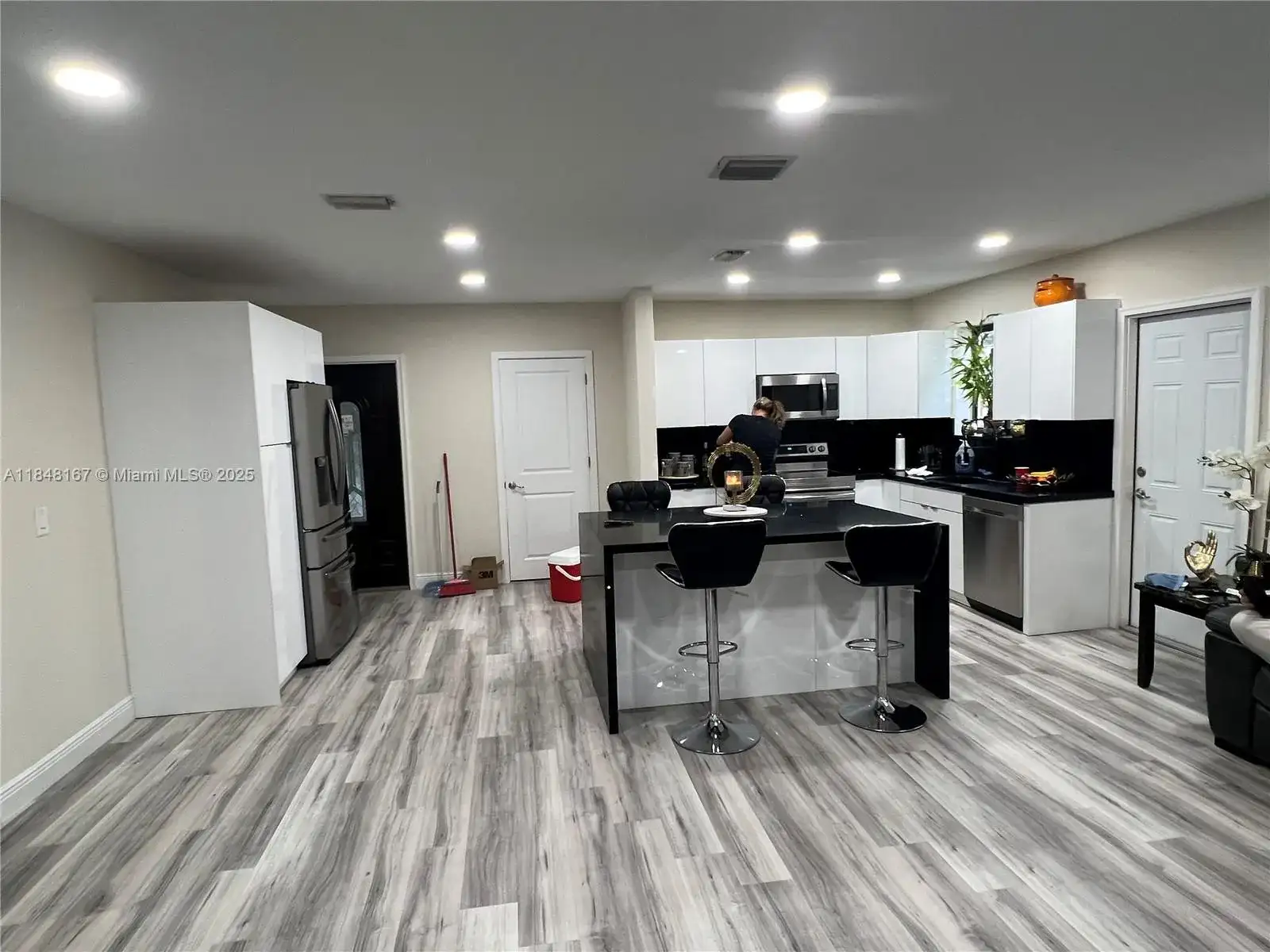 52 E 50th Pl, Hialeah FL 33013 photo 5