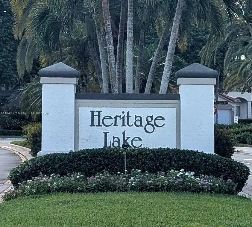 856 Heritage Dr, Weston FL 33326 photo 2
