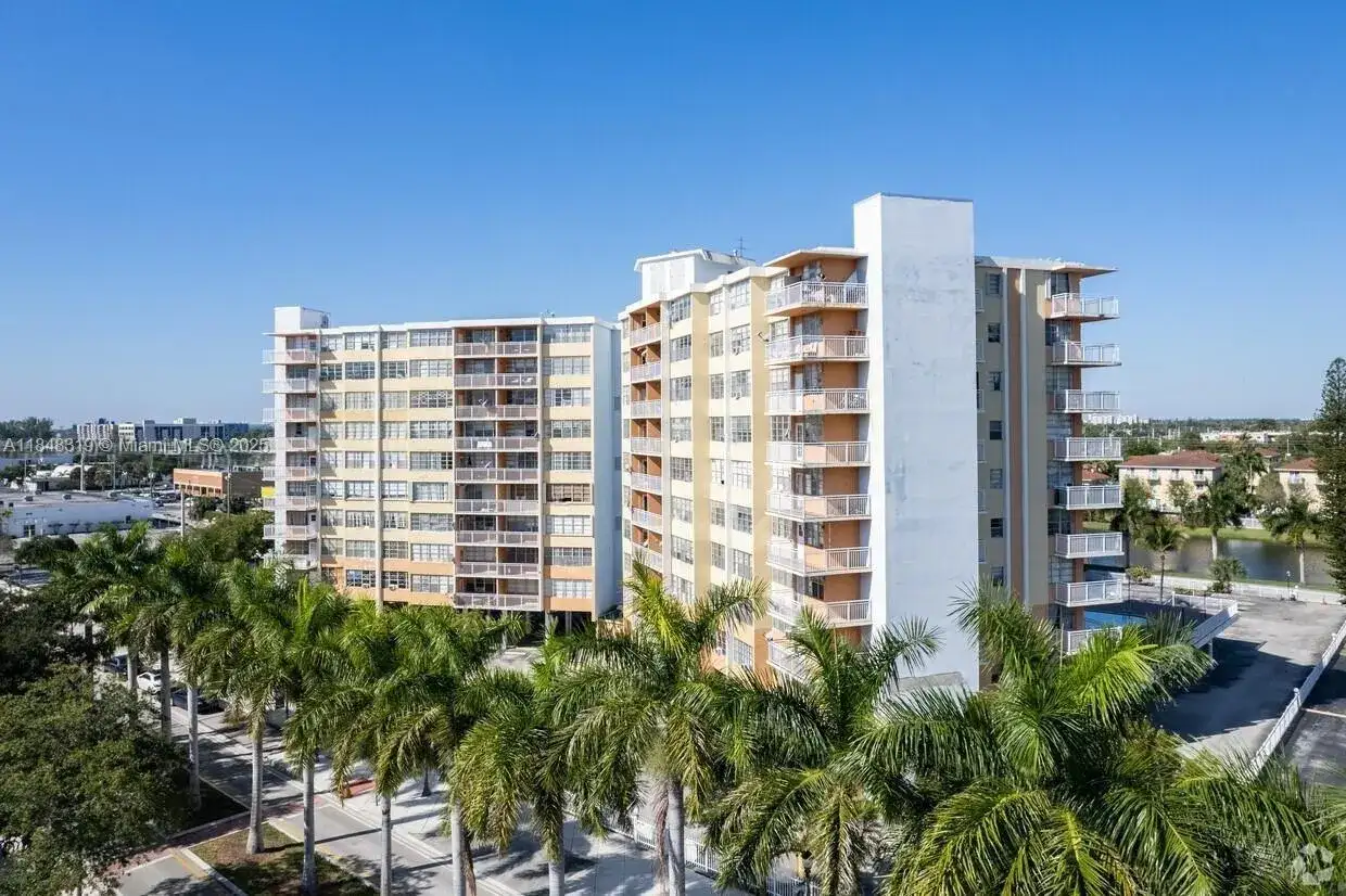 2025 NE 164th St # 914, North Miami Beach FL 33162 photo 2
