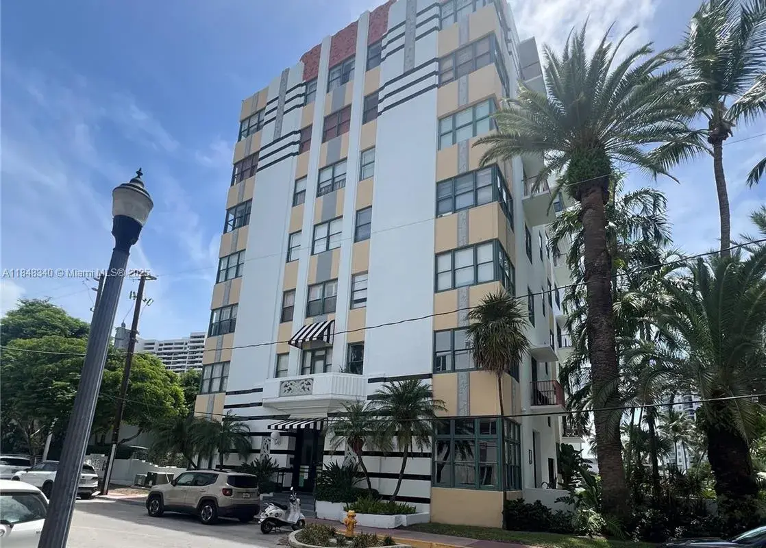 2421 Lake Pancoast Dr # 4D, Miami Beach FL 33140