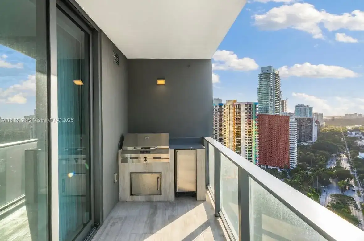 1451 Brickell Ave # 2505, Miami FL 33131 photo 2