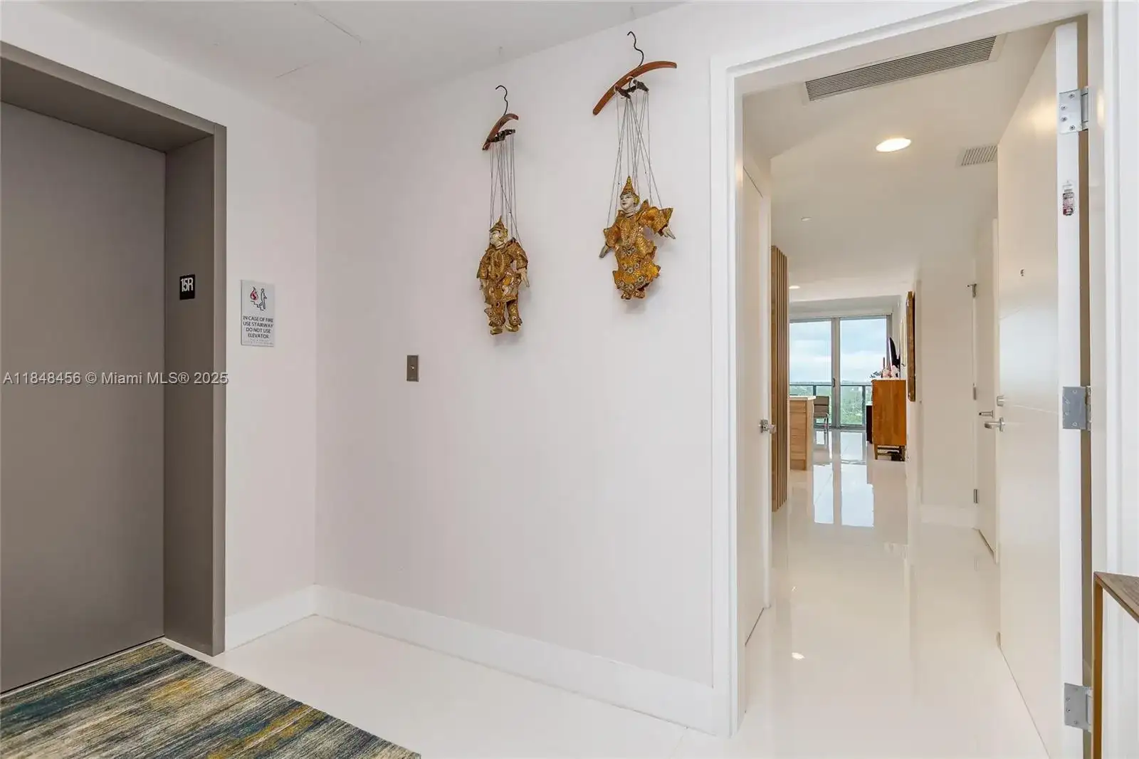 16385 Biscayne Blvd, North Miami Beach FL 33160 photo 4