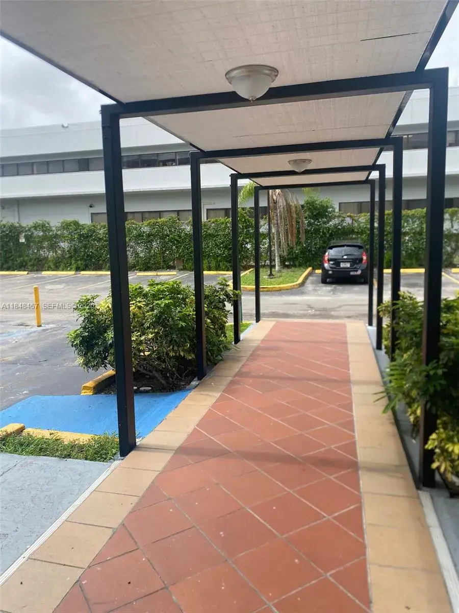 16450 NW 2nd Ave # 404, Miami FL 33169