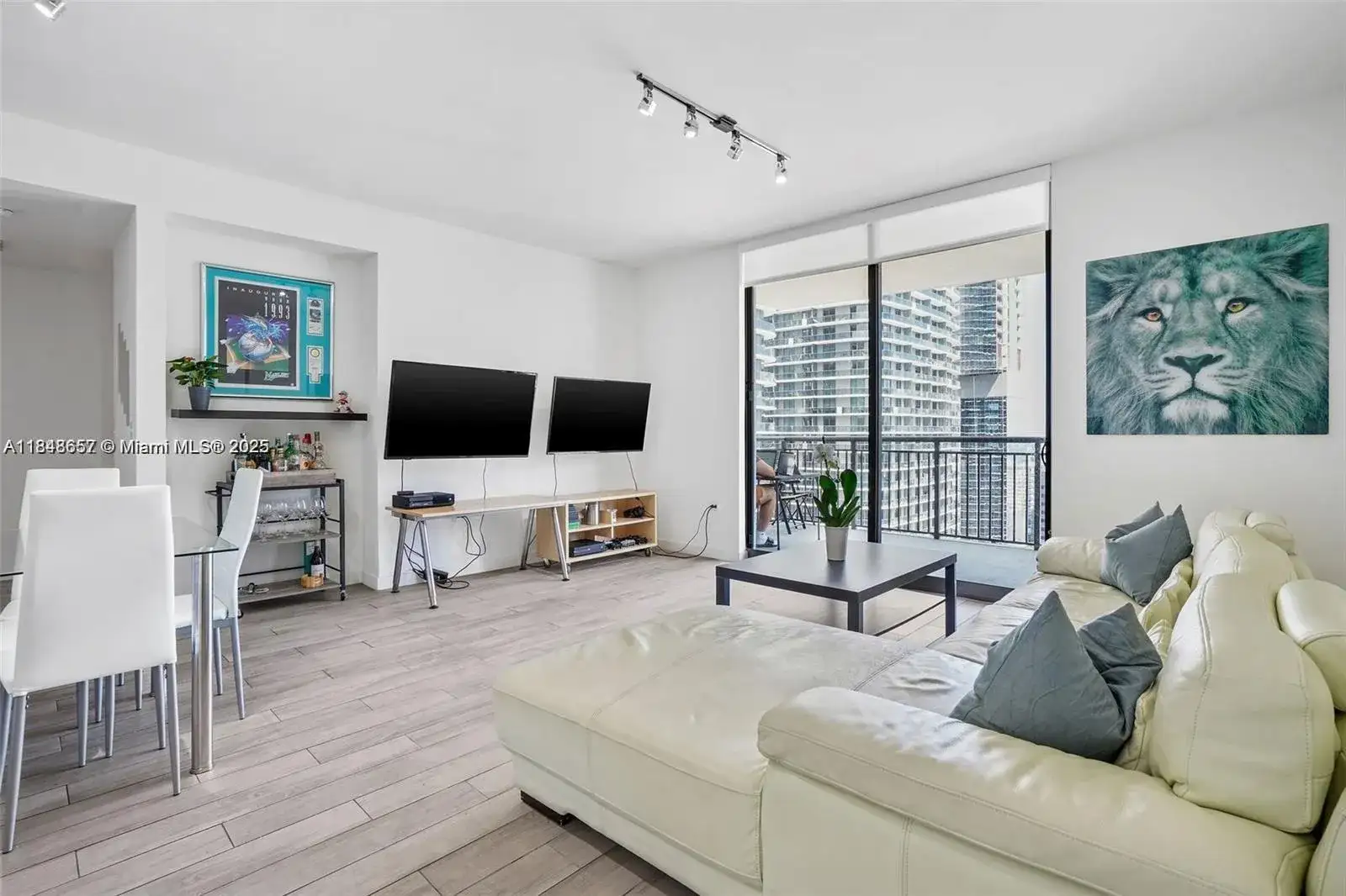 999 SW 1st Ave # 2717, Miami FL 33130 photo 3