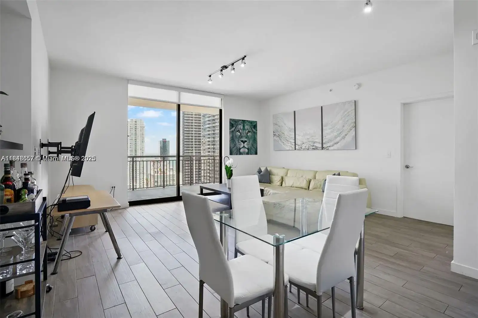 999 SW 1st Ave # 2717, Miami FL 33130 photo 4