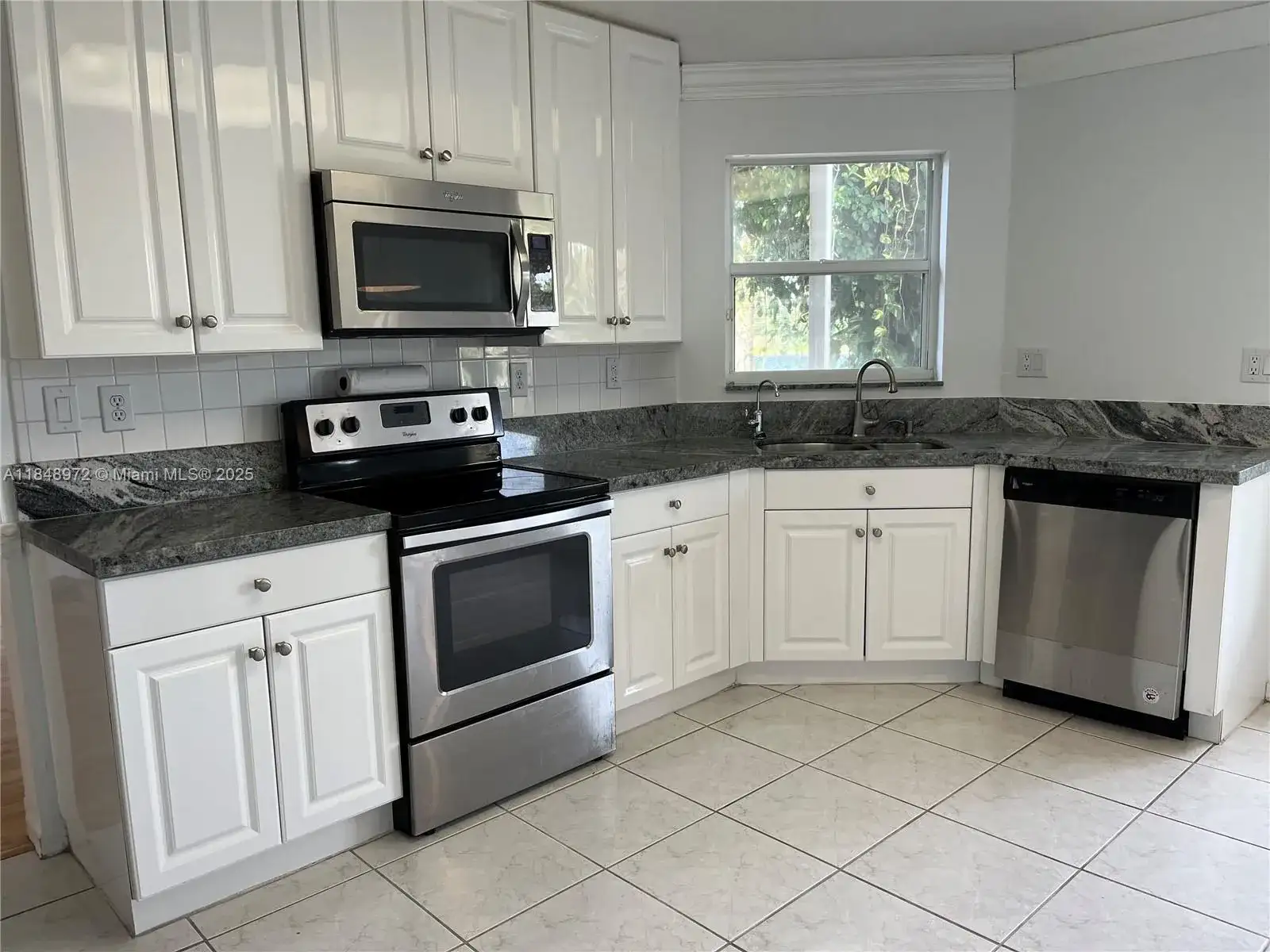 1413 SW 158th Ave, Pembroke Pines FL 33027 photo 3