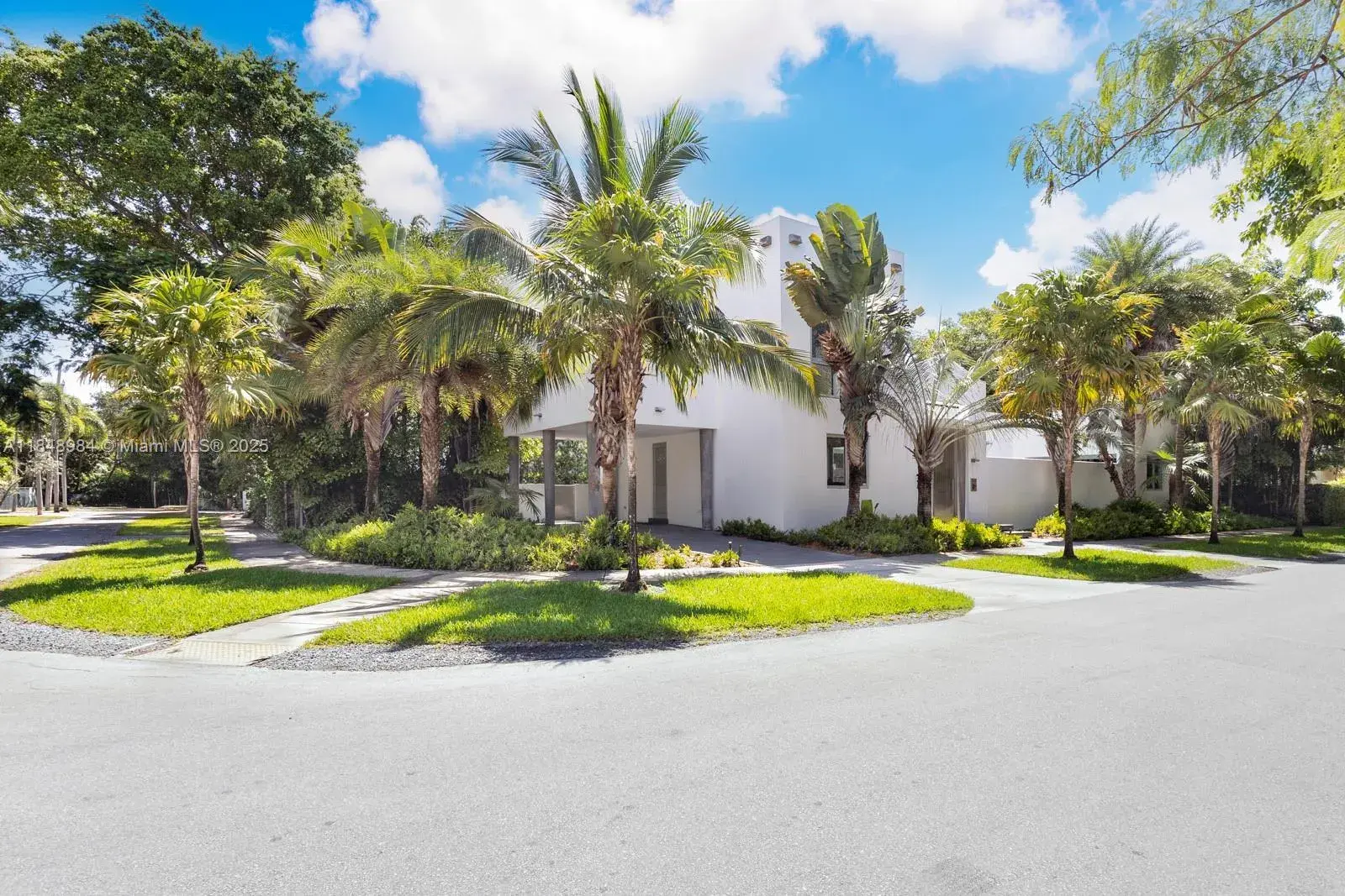 3 bedroom 2 bath Residential for sale at 3175 Washington St, Miami FL 33133