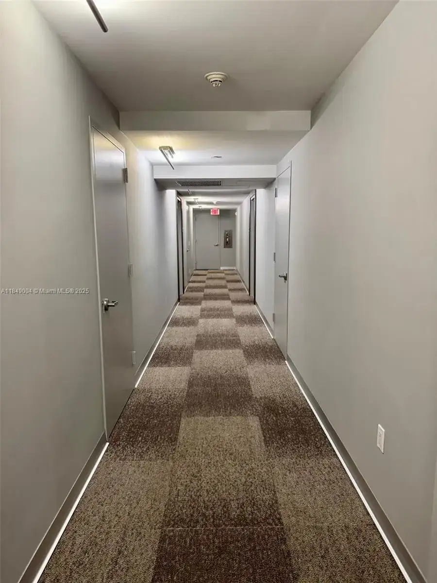 92 SW 3rd St # 3608, Miami FL 33130 photo 4