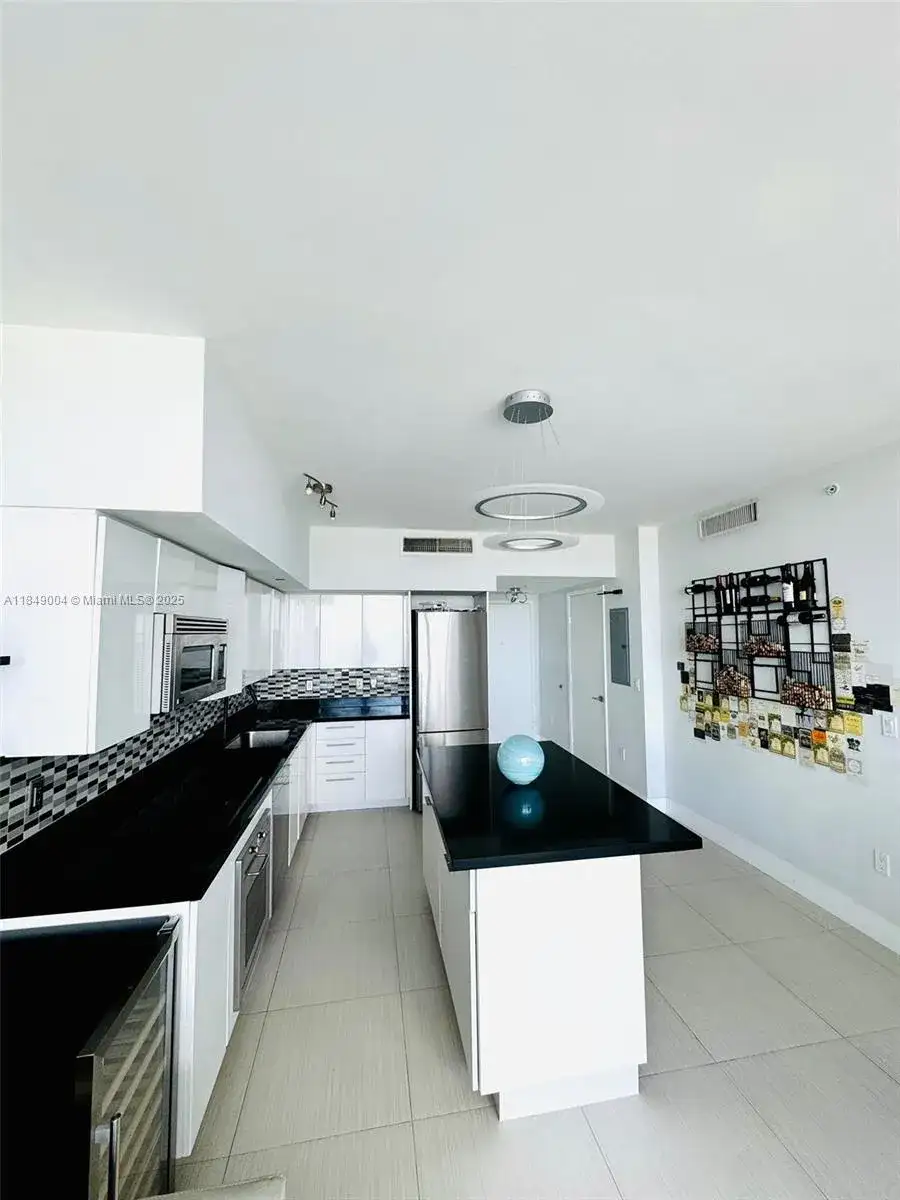 92 SW 3rd St # 3608, Miami FL 33130 photo 5