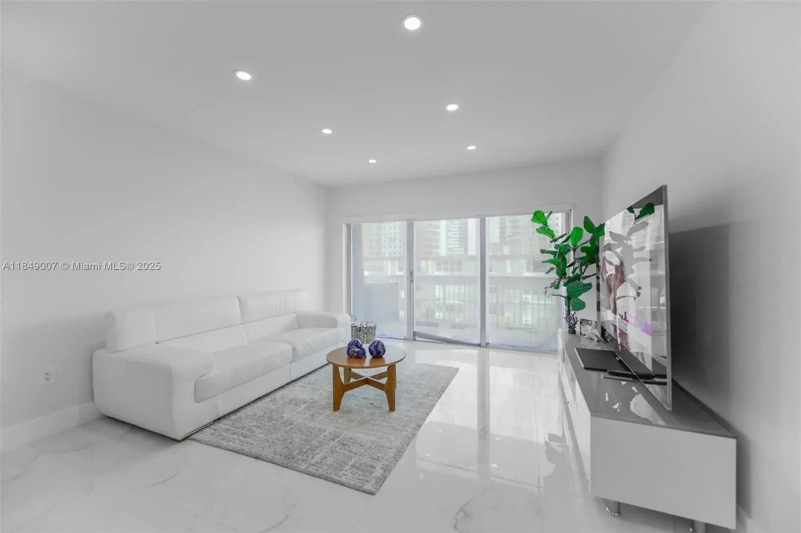 1950 S Ocean Dr # 3D, Hallandale Beach FL 33009