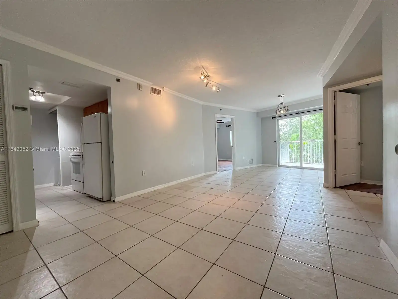 2415 NW 16th St Rd # 1, Miami FL 33125 photo 2
