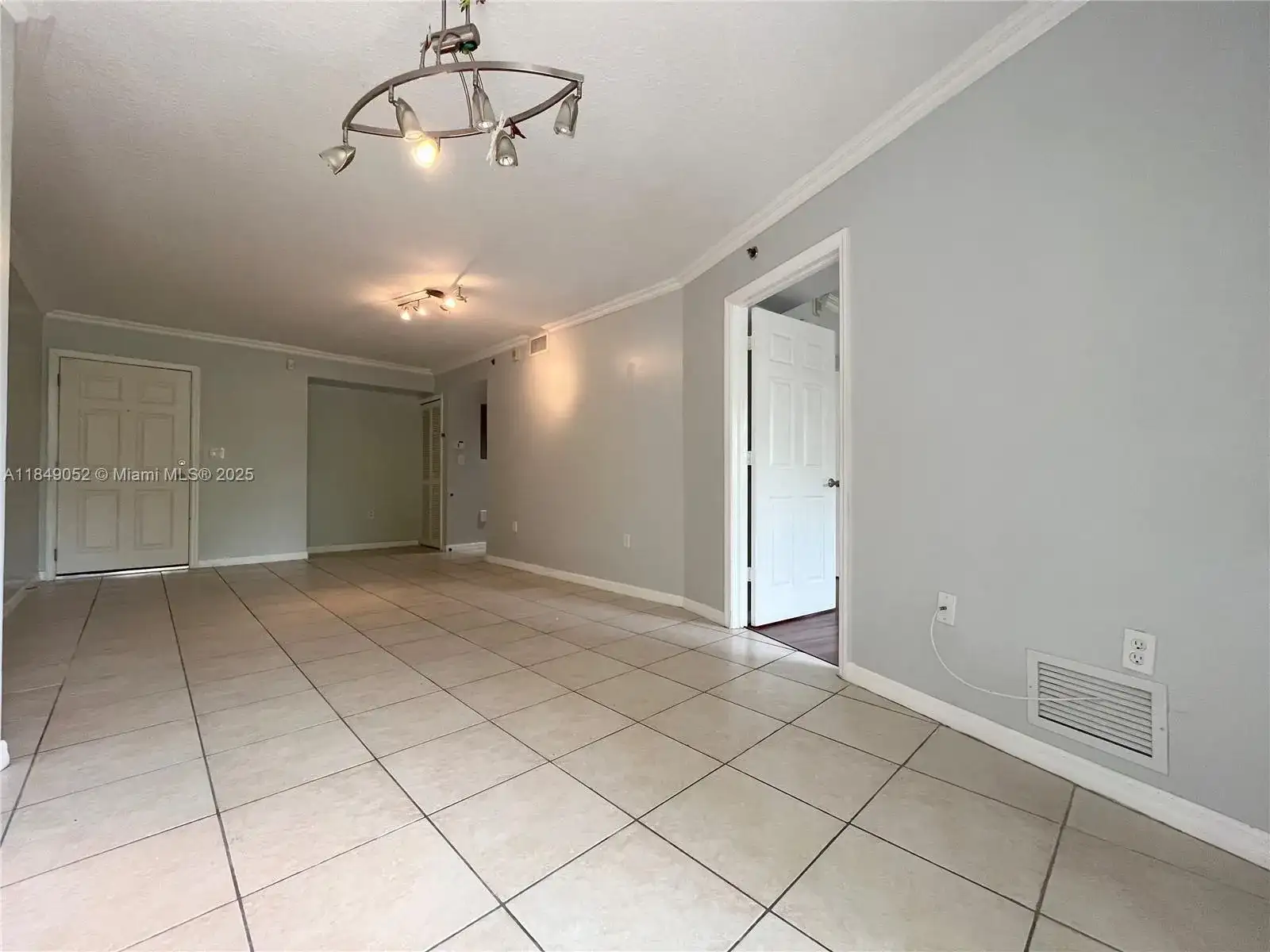 2415 NW 16th St Rd # 1, Miami FL 33125 photo 4
