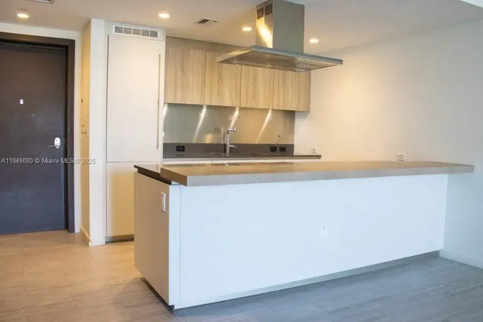 1000 Brickell Plz # 1906, Miami FL 33131 photo 2