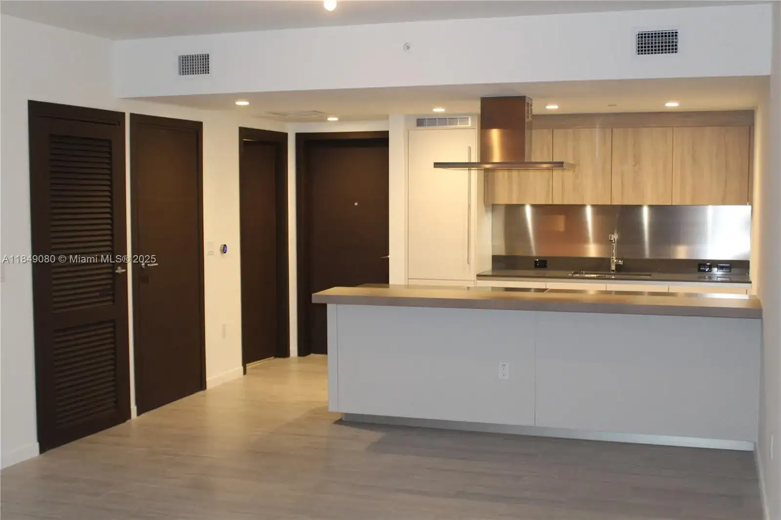 1000 Brickell Plz # 1906, Miami FL 33131 photo 3