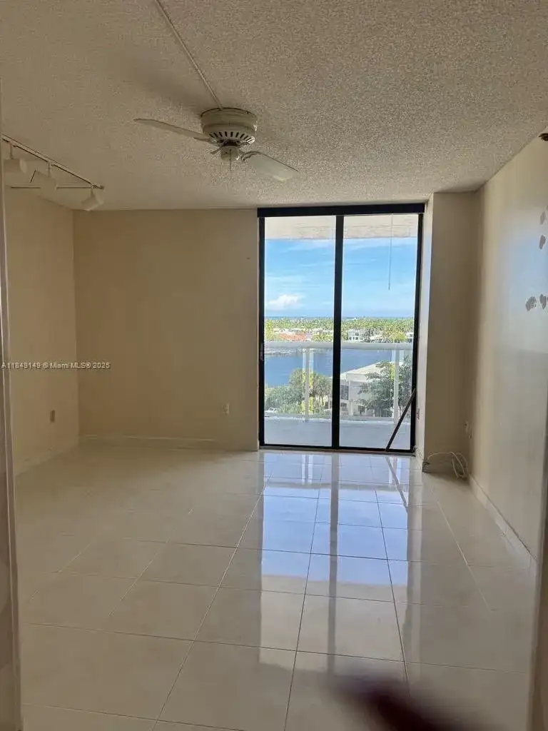 20505 E Country Club Dr # 835, Aventura FL 33180 photo 2