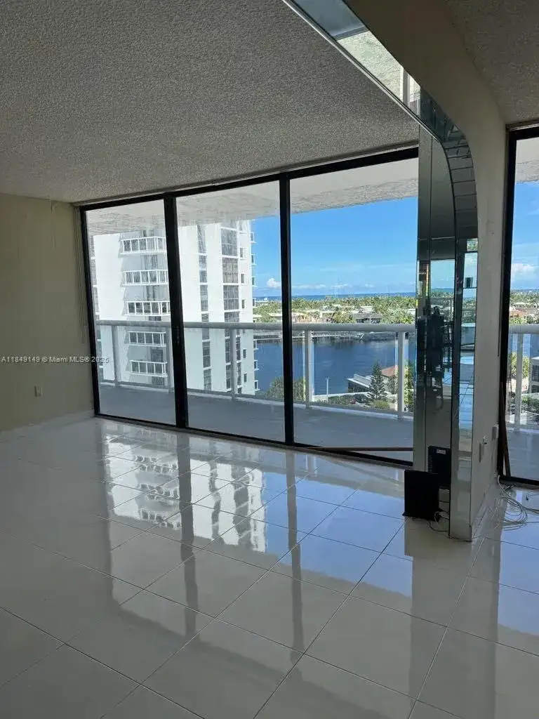 20505 E Country Club Dr # 835, Aventura FL 33180 photo 4