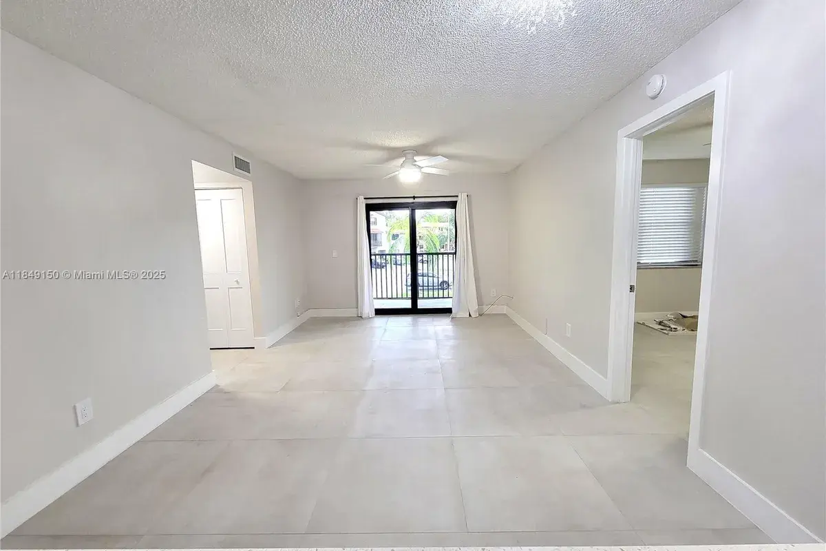 9728 Hammocks Blvd # 27, Miami FL 33196