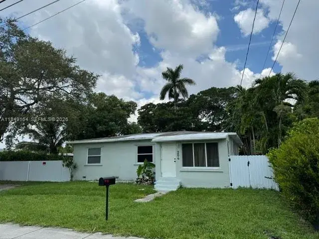204 SW 7th Ave, Hallandale Beach FL 33009