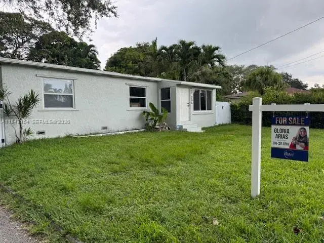 204 SW 7th Ave, Hallandale Beach FL 33009