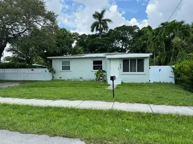 204 SW 7th Ave, Hallandale Beach FL 33009
