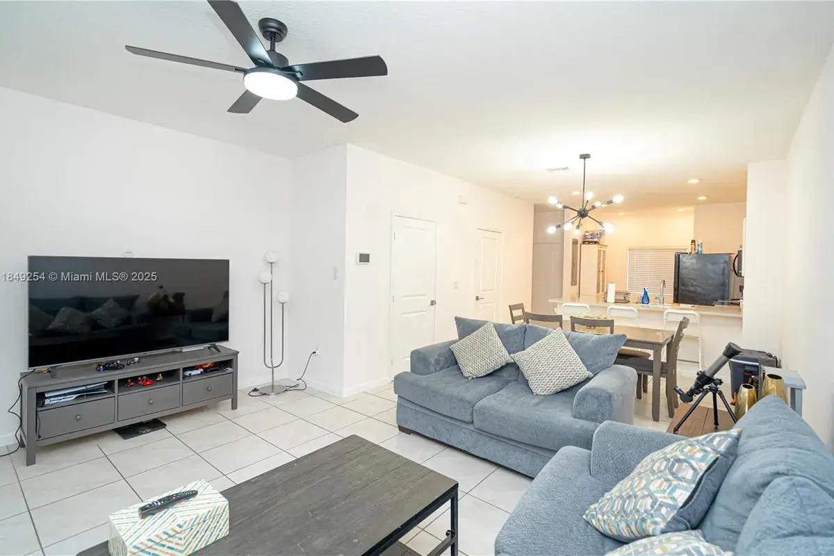 2820 NW 180th St, Miami Gardens FL 33056