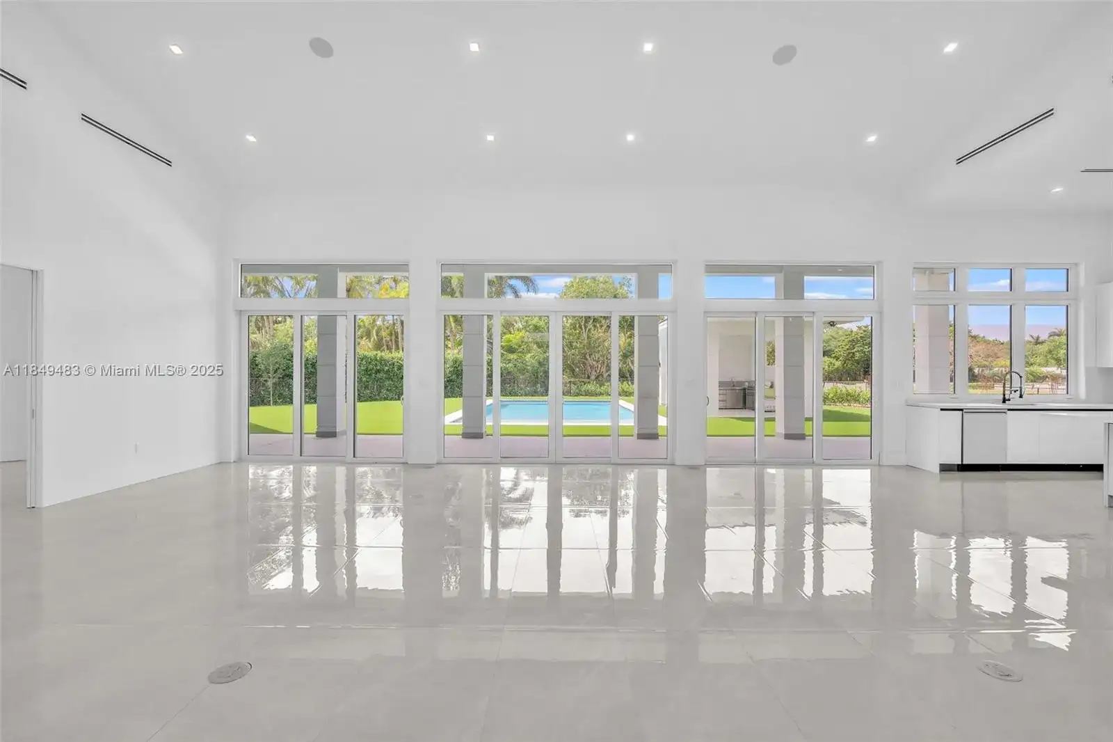 7900 SW 70th St, South Miami FL 33143 photo 4