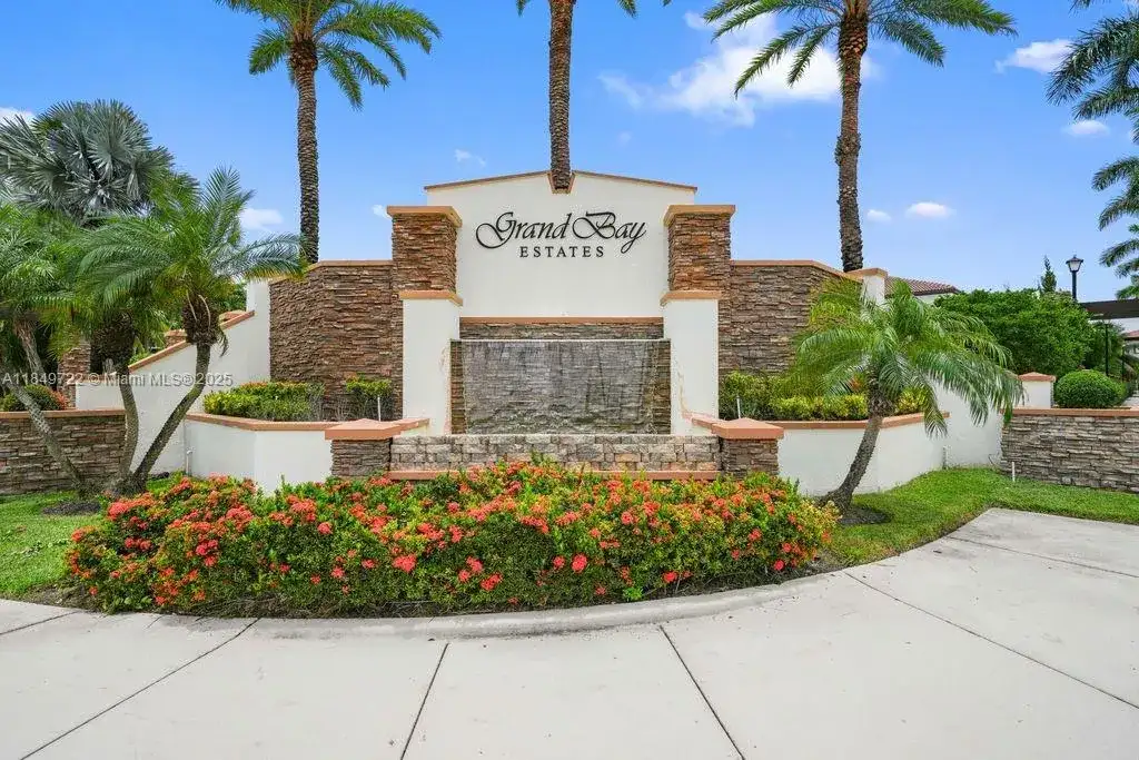 10016 NW 89th Ter, Doral FL 33178 photo 4