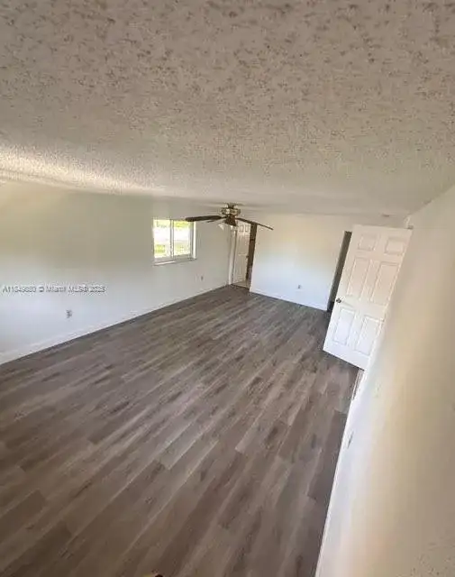 585 NW 182nd Ter, Miami Gardens FL 33169 photo 2