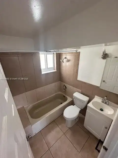 585 NW 182nd Ter, Miami Gardens FL 33169 photo 5