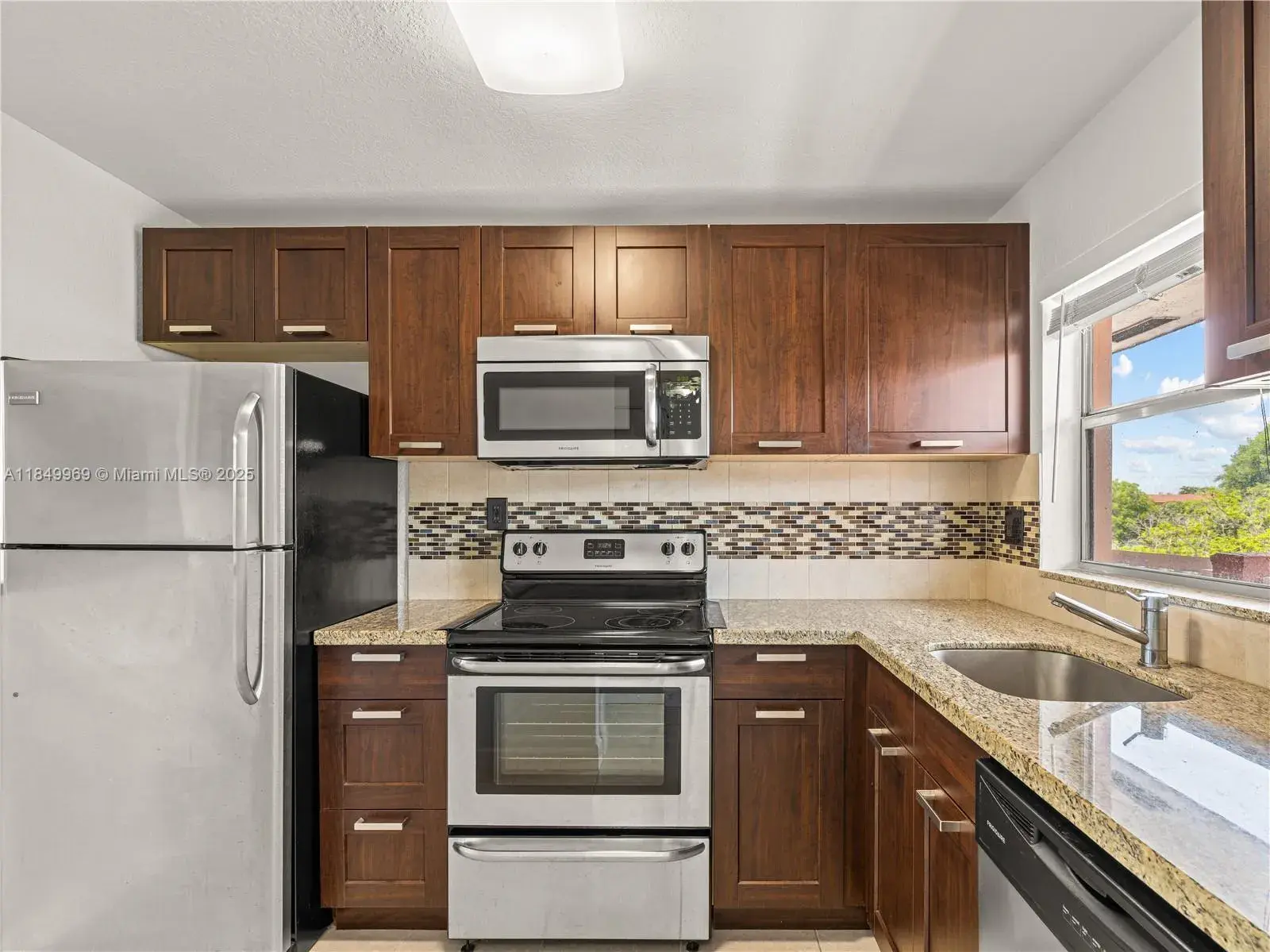 9460 Sunrise Lakes Blvd # 309, Sunrise FL 33322