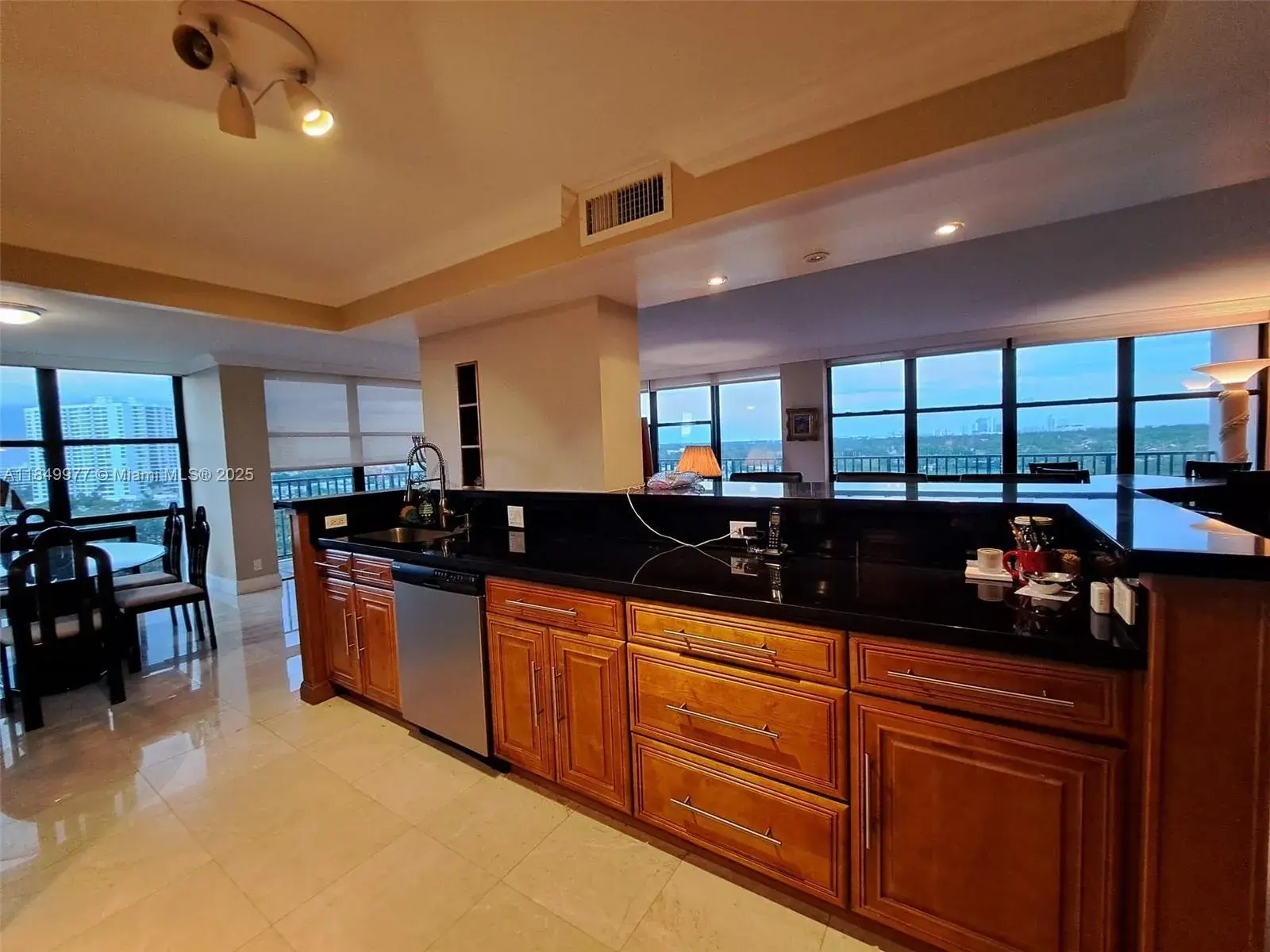 1000 Parkview Dr # 1031, Hallandale Beach FL 33009