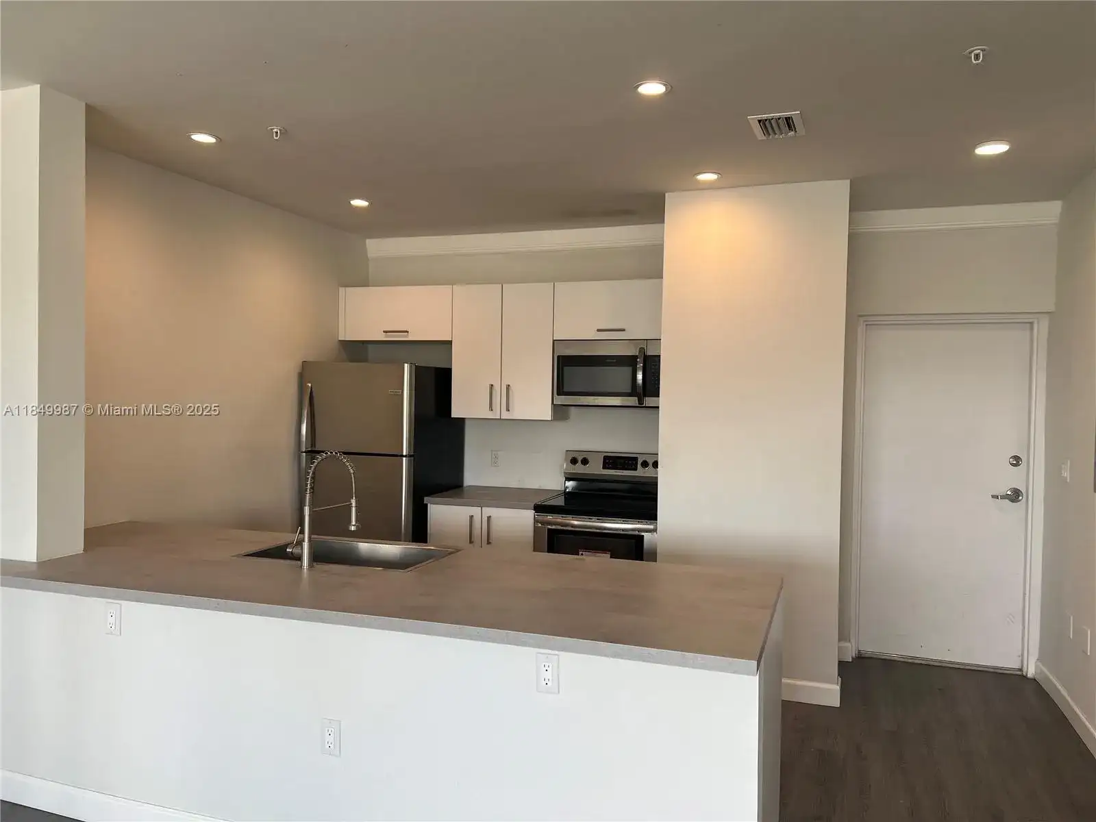 2311 NW 22nd Ave # 302, Miami FL 33142 photo 3