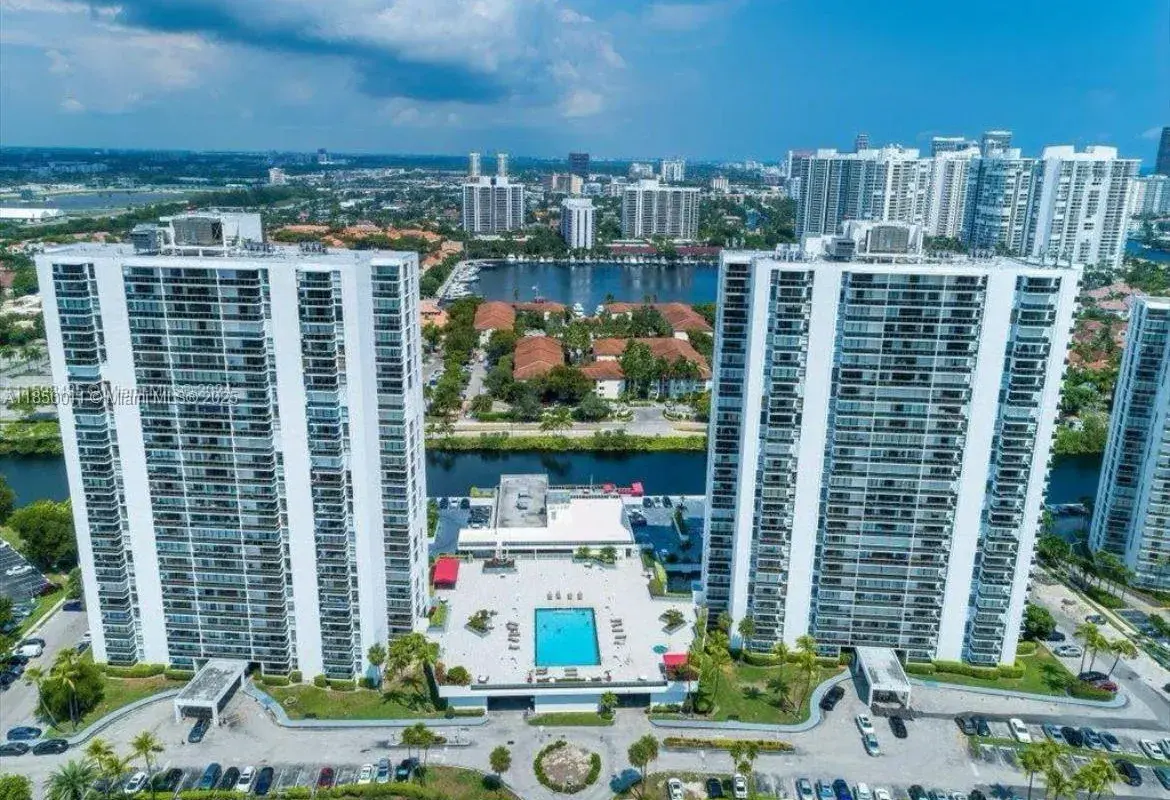 3675 N Country Club Dr # 105, Aventura FL 33180