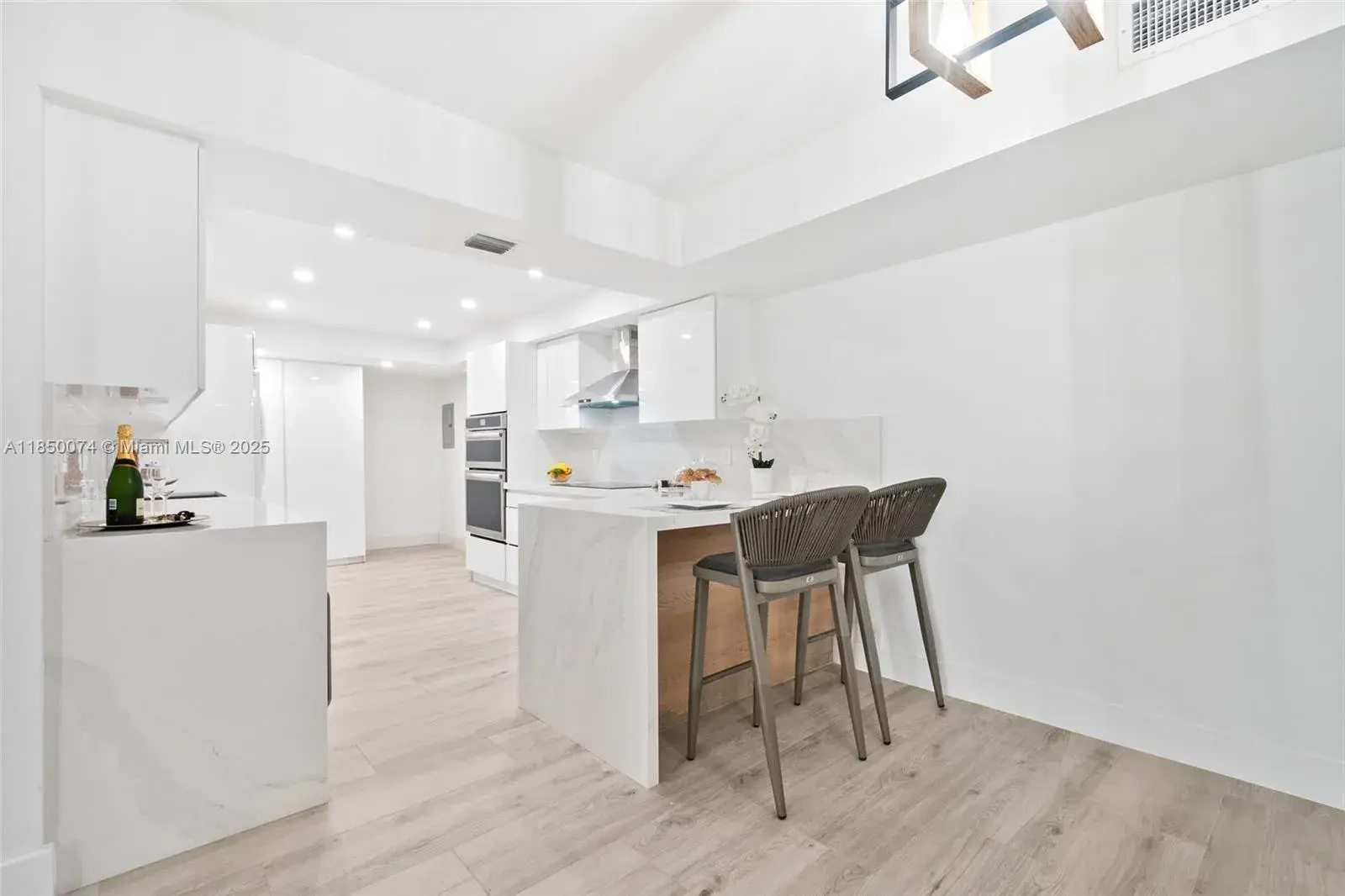 1121 Crandon Blvd # D304, Key Biscayne FL 33149