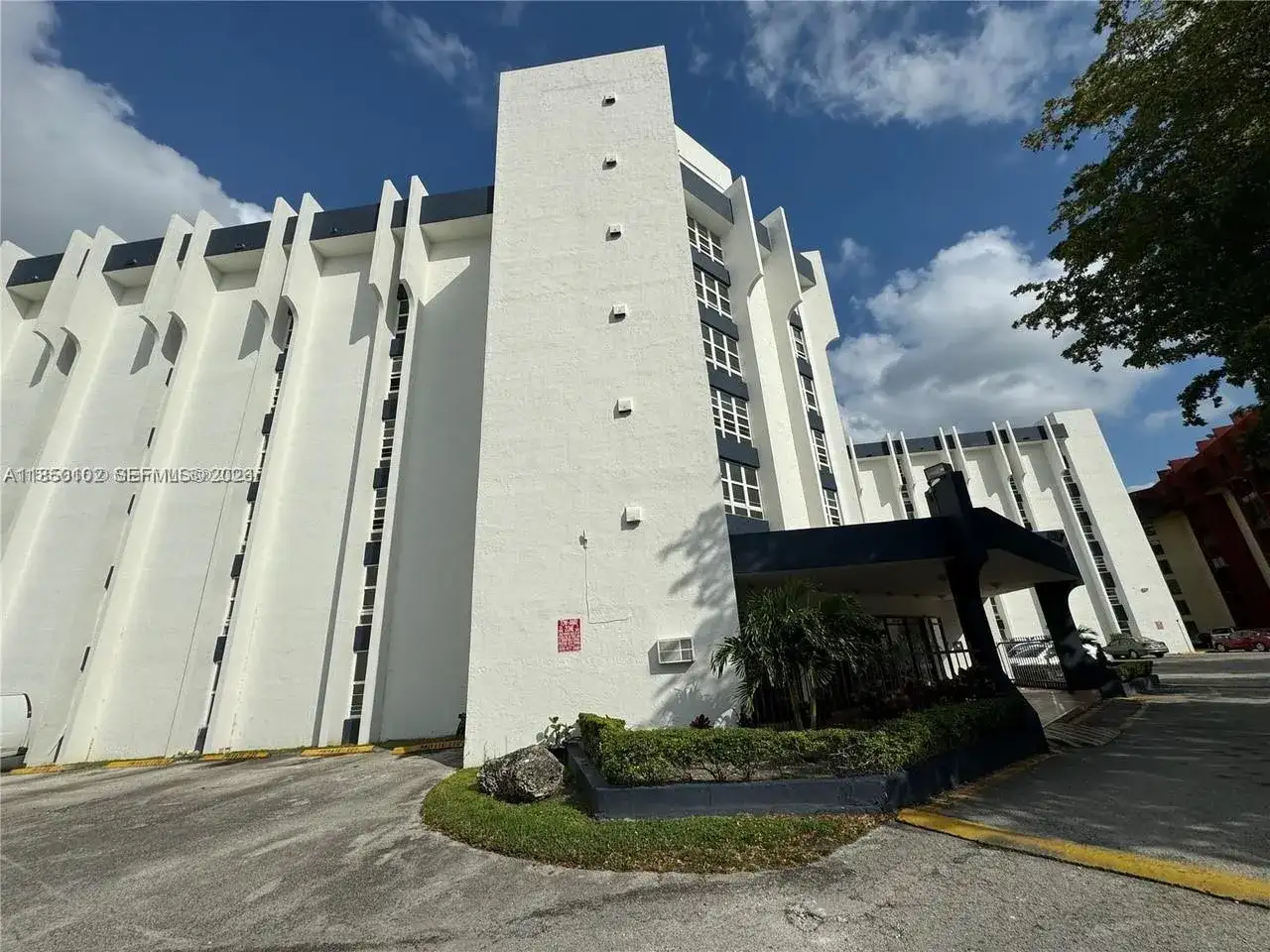9682 Fontainebleau Blvd # 401, Miami FL 33172 photo 5